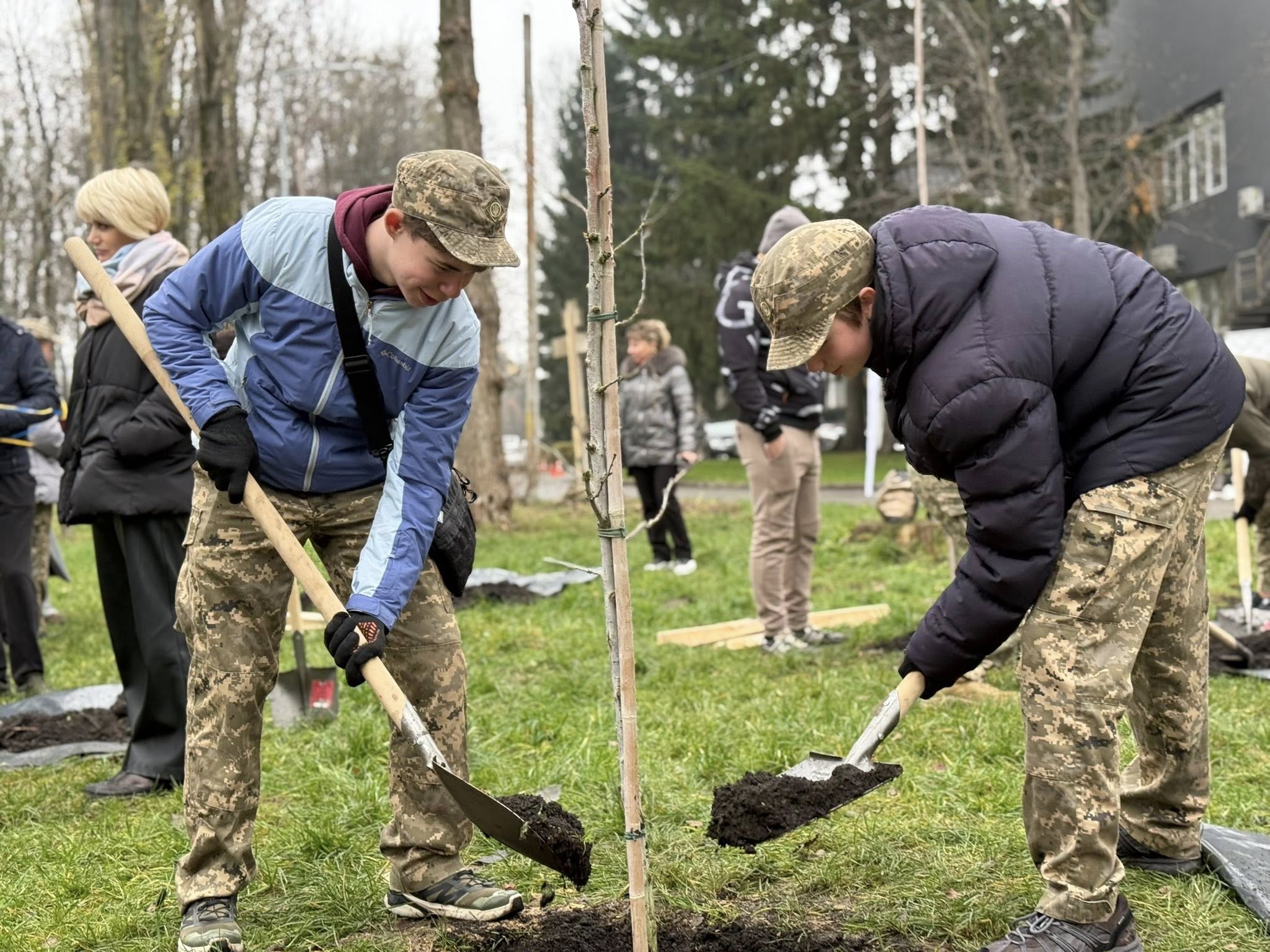 На території однієї зі столичних лікарень висадили «Сад Надії» - фото 2