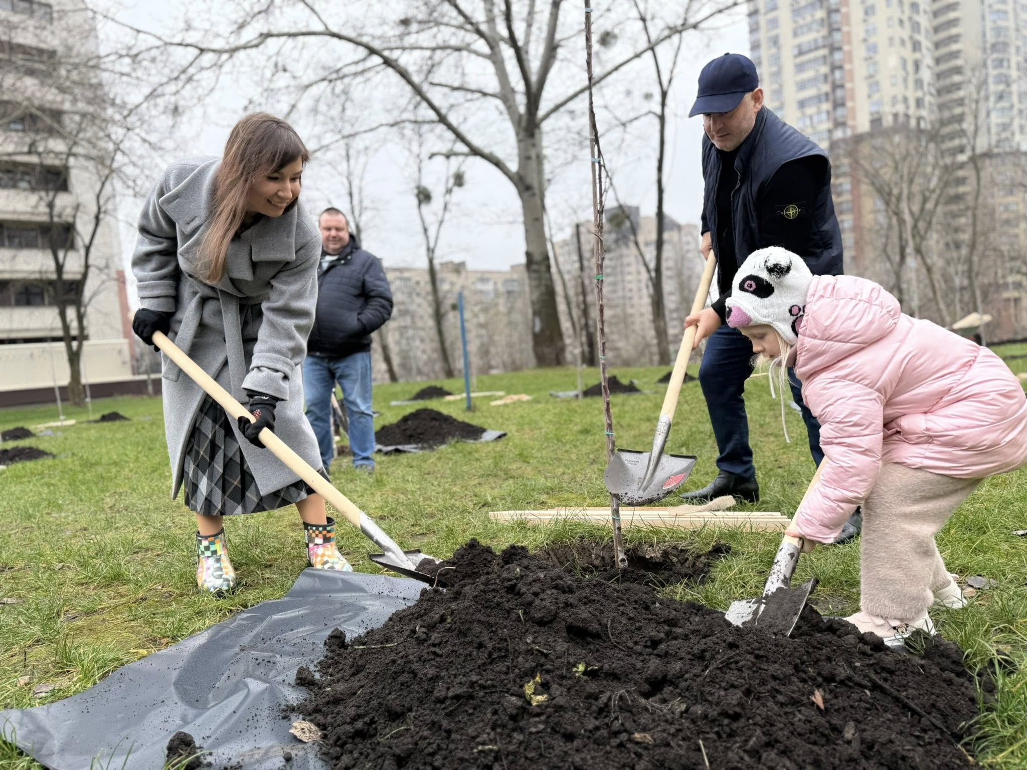 На території однієї зі столичних лікарень висадили «Сад Надії» - фото 3