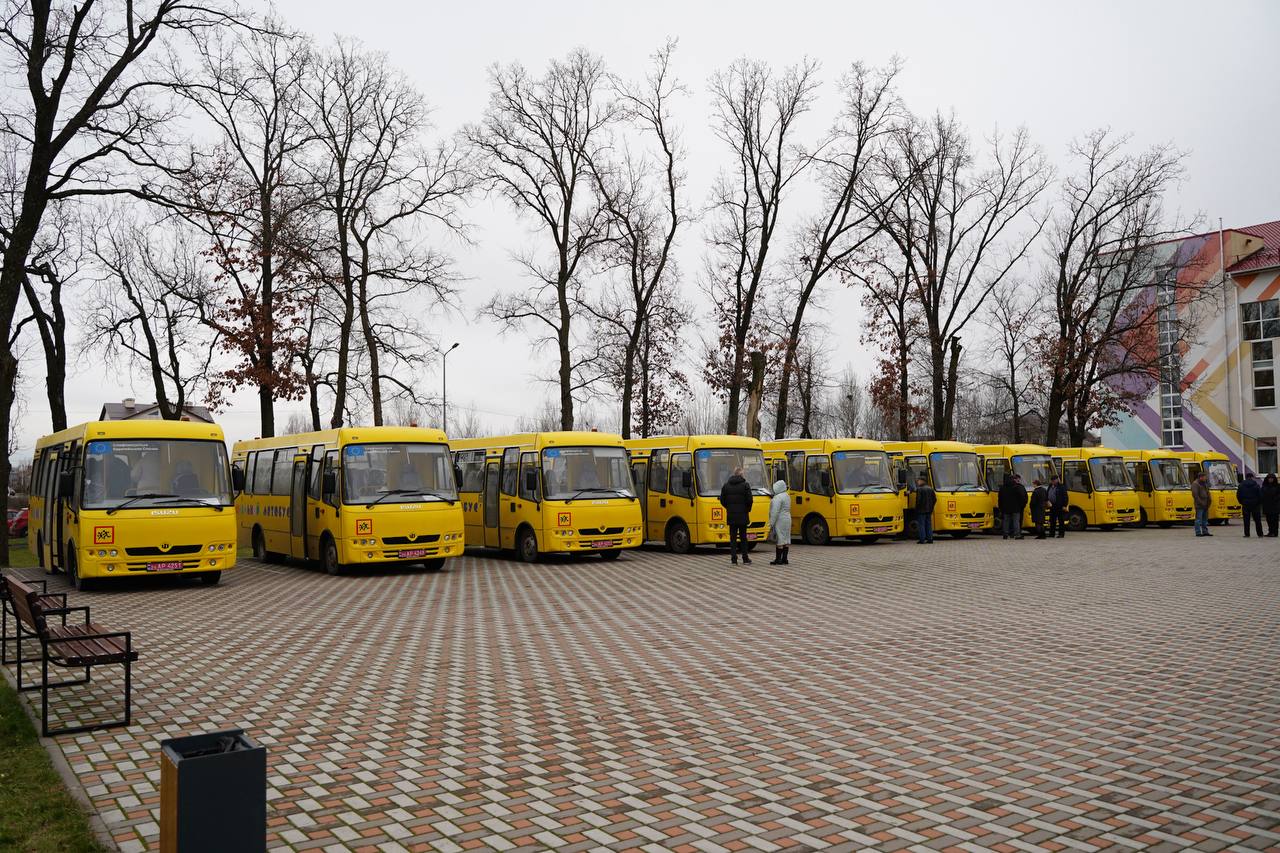 Київщина отримала 10 нових шкільних автобусів - фото 2