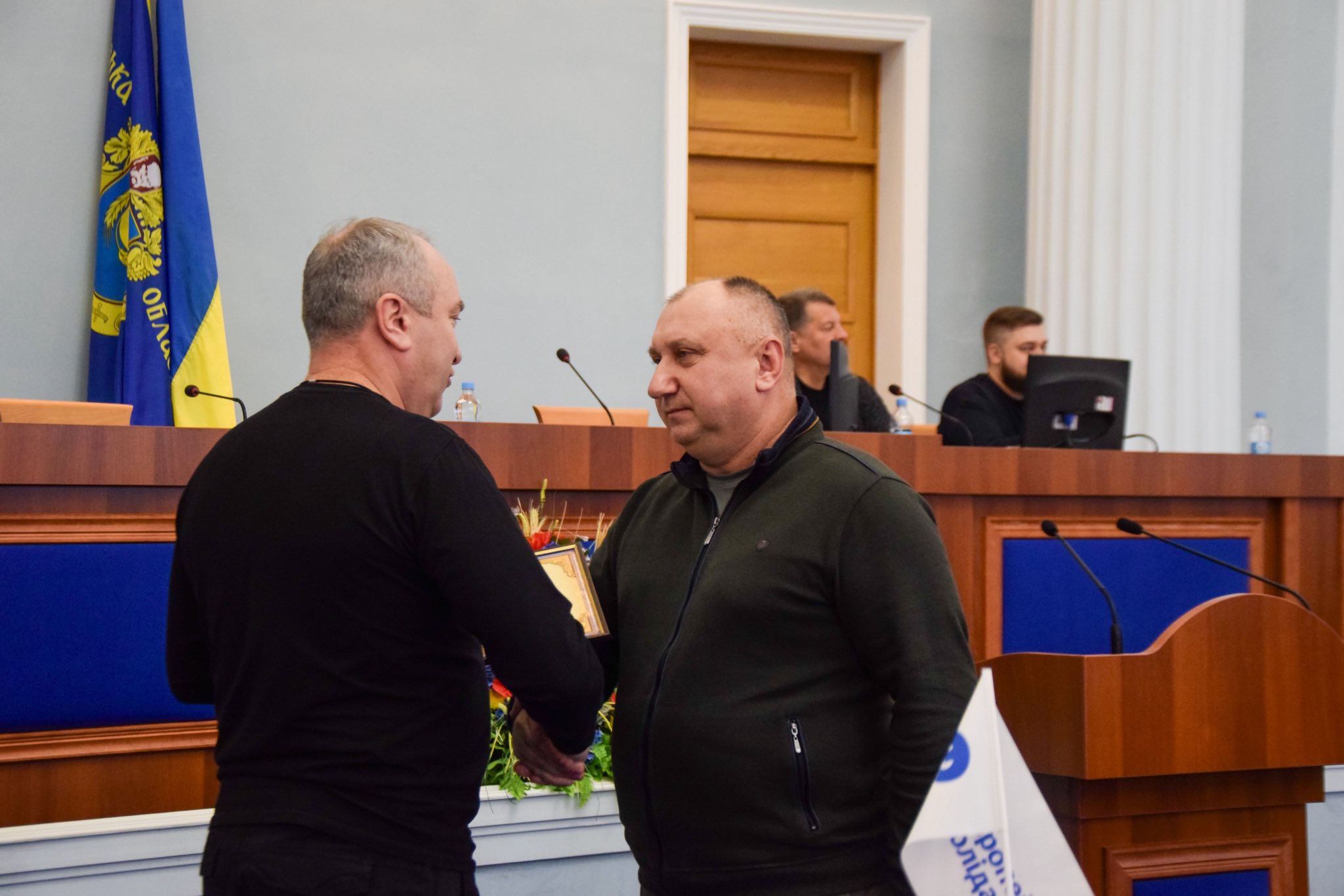 На Черкащині вручили державні та відомчі відзнаки під час сесії облради