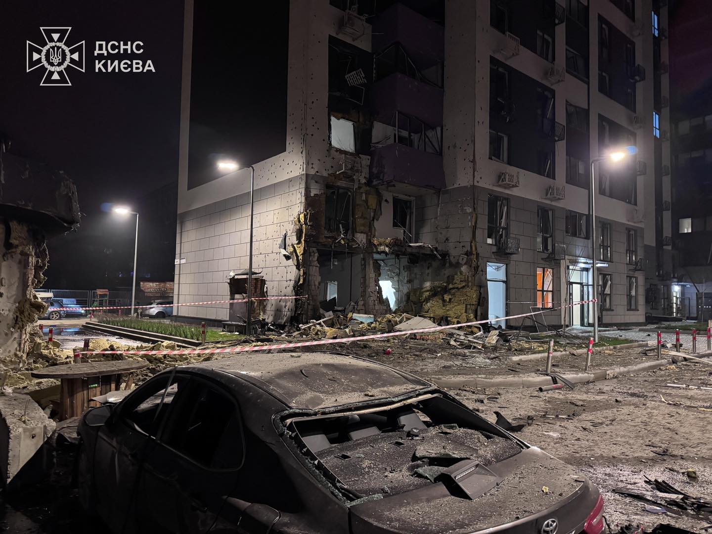 У Києві вибухи: одна людина загинула, пошкоджено багатоповерхівки - фото 6