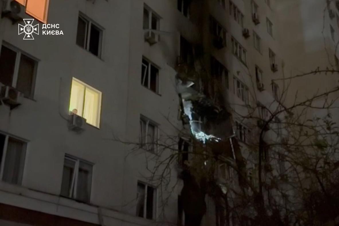 У Києві вибухи: одна людина загинула, пошкоджено багатоповерхівки - фото 8