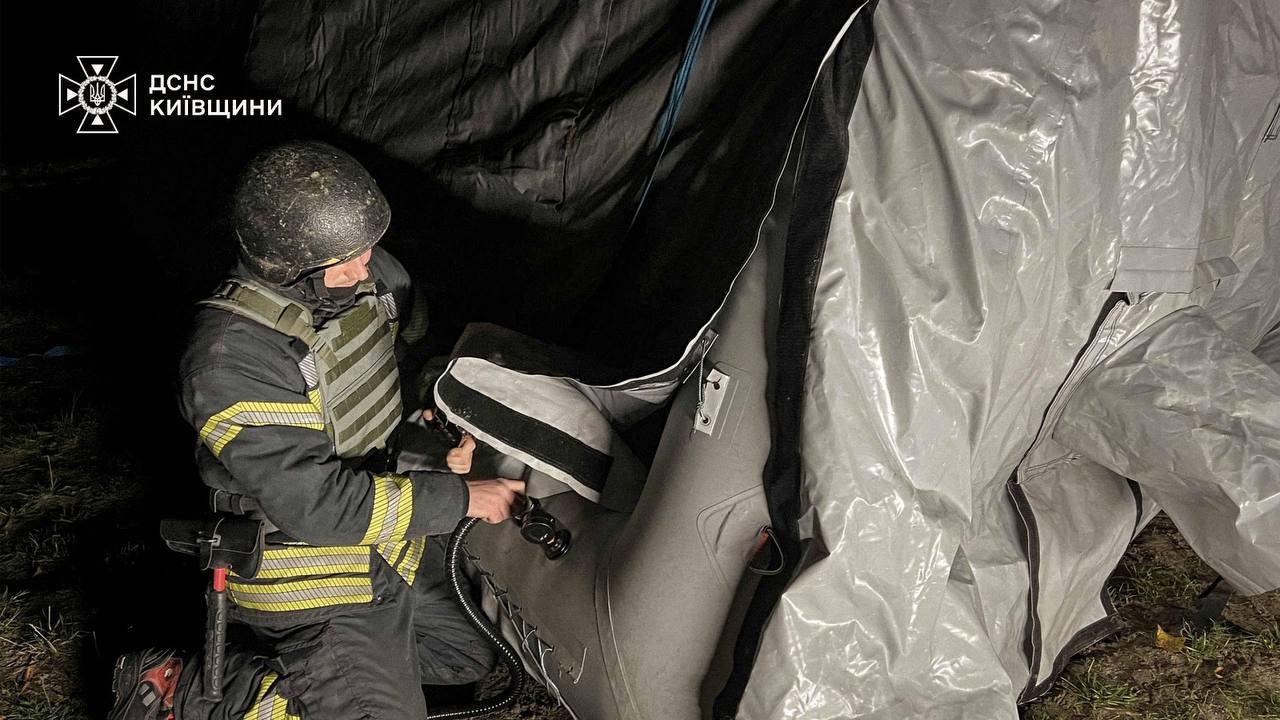 На Київщині фіксують руйнування будинків після атаки РФ, є постраждалі - фото 3