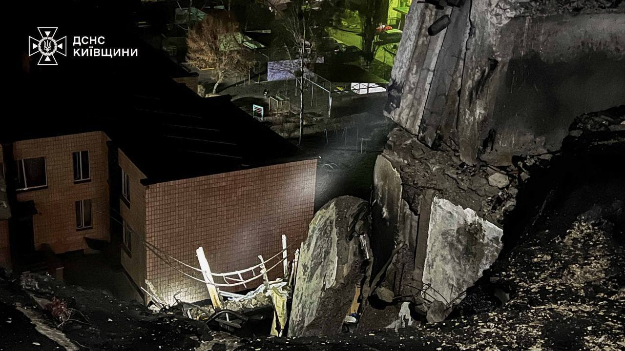 На Київщині фіксують руйнування будинків після атаки РФ, є постраждалі - фото 4