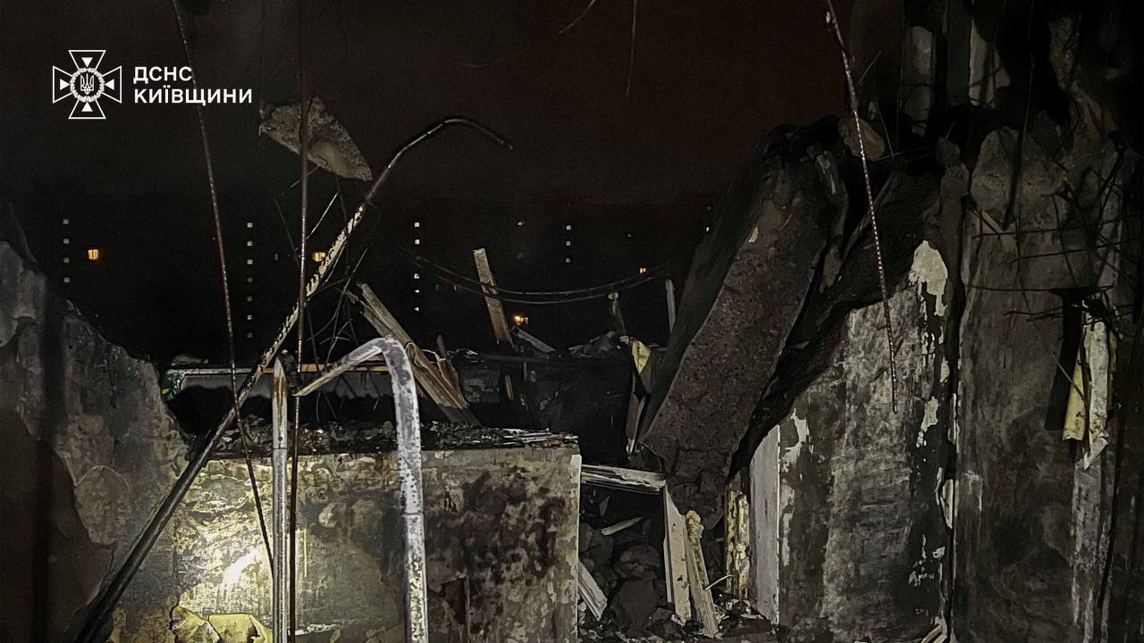 На Київщині фіксують руйнування будинків після атаки РФ, є постраждалі - фото 6