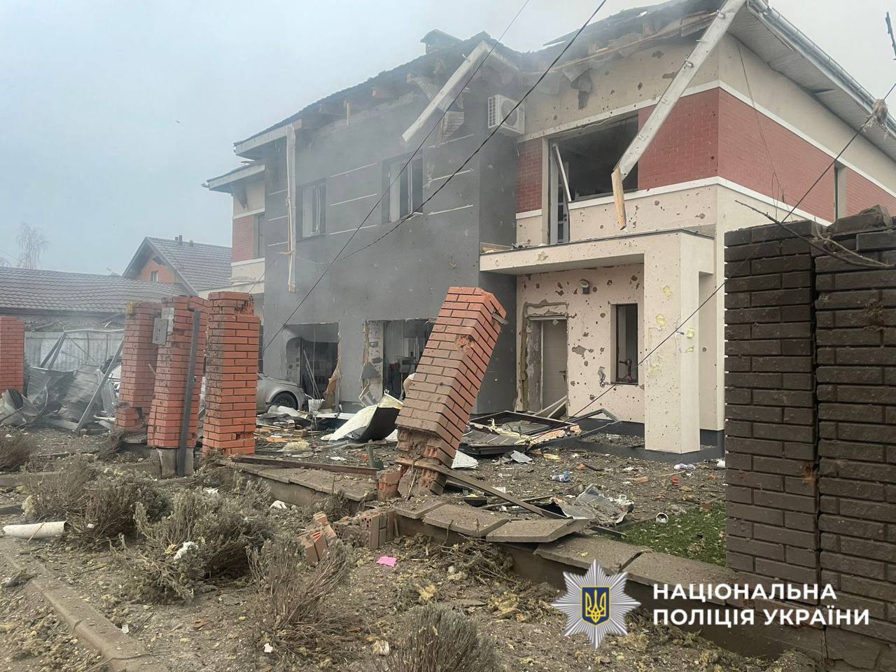 На Київщині фіксують руйнування будинків після атаки РФ, є постраждалі - фото 2