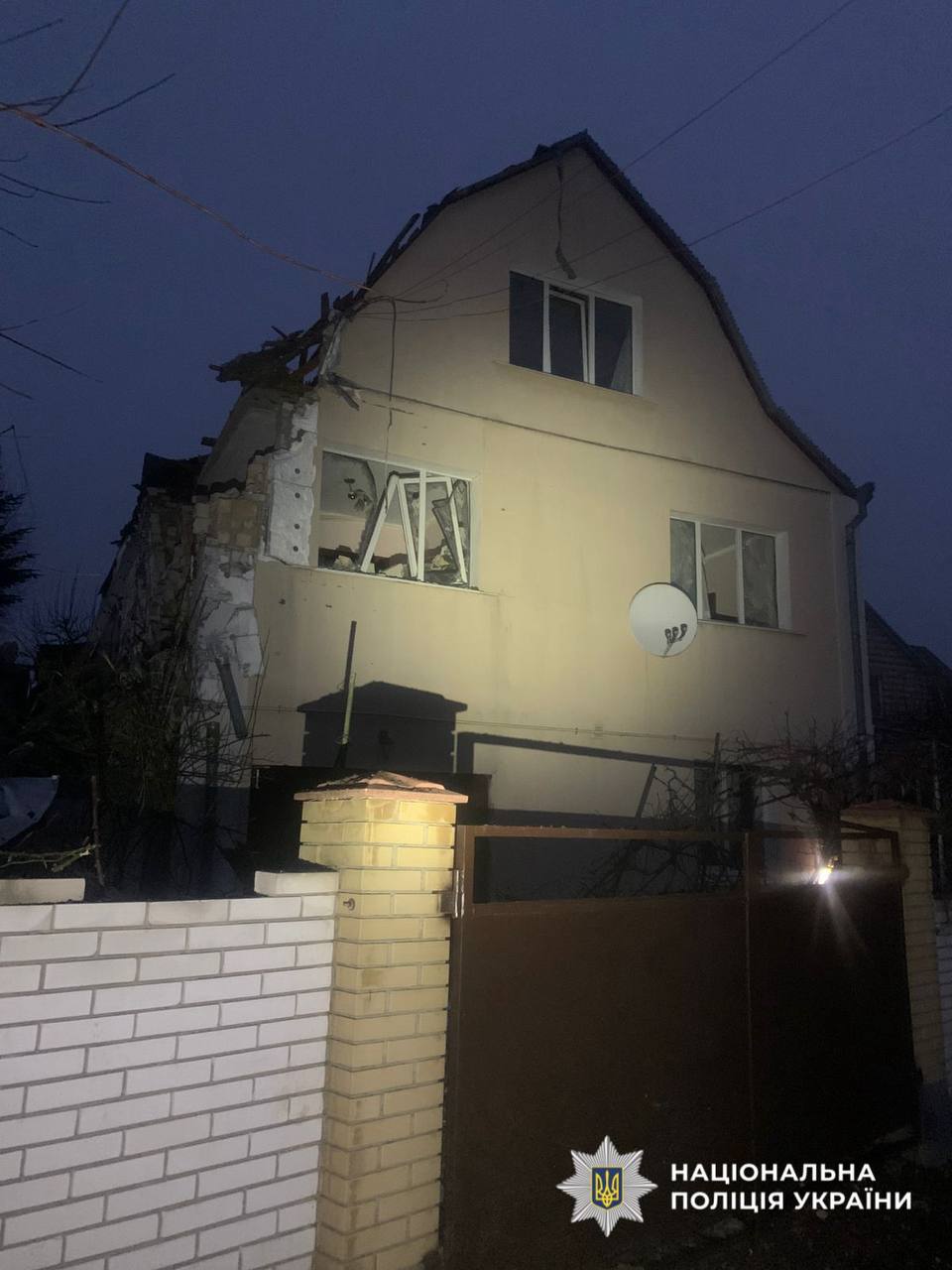 На Київщині фіксують руйнування будинків після атаки РФ, є постраждалі - фото 3