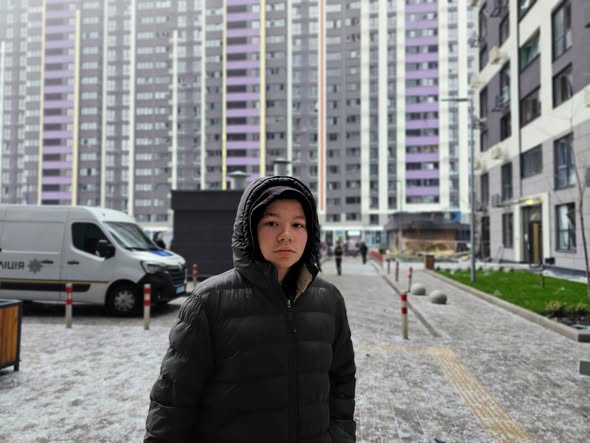 Тринадцятирічний киянин: «Мені дуже сумно бачити, що все розбито, бо я люблю цей район»