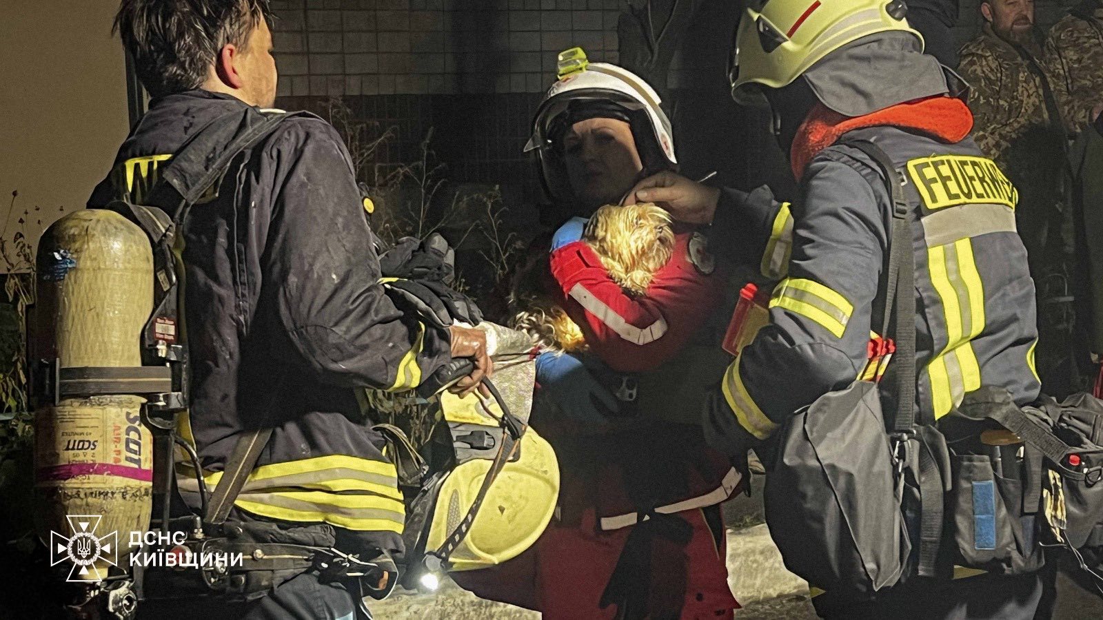 Війська РФ вдарили по багатоповерхівці на Київщині – є постраждалі, одна людина загинула - фото 2