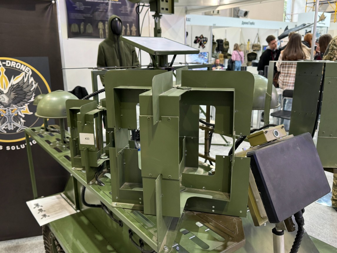 В Україні створили наземного робота Contra-drone NEO для боротьби з дронами та доставки вантажів - фото 2