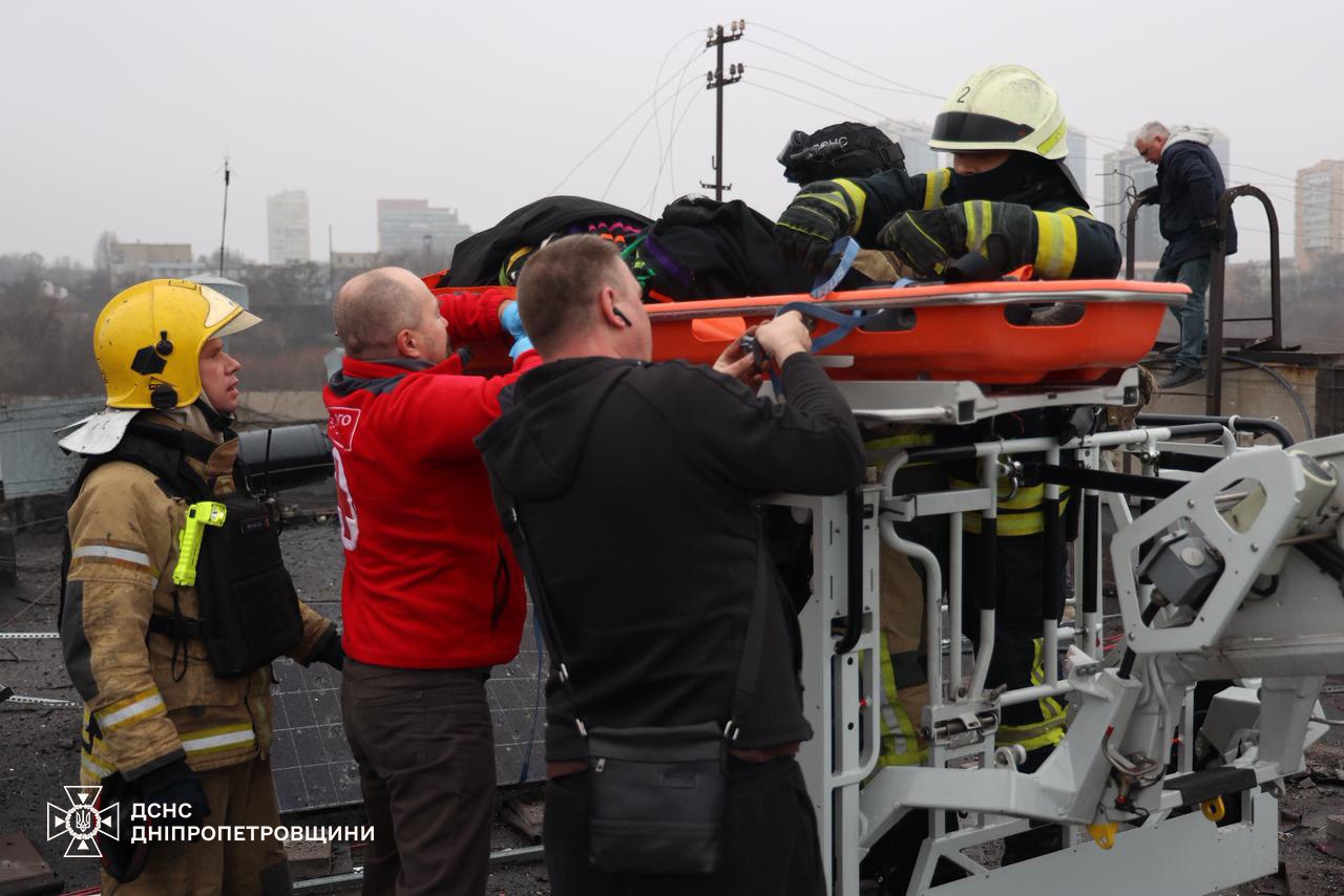 У Дніпрі оголосили жалобу, кількість постраждалих зросла до 40 людей - фото 4