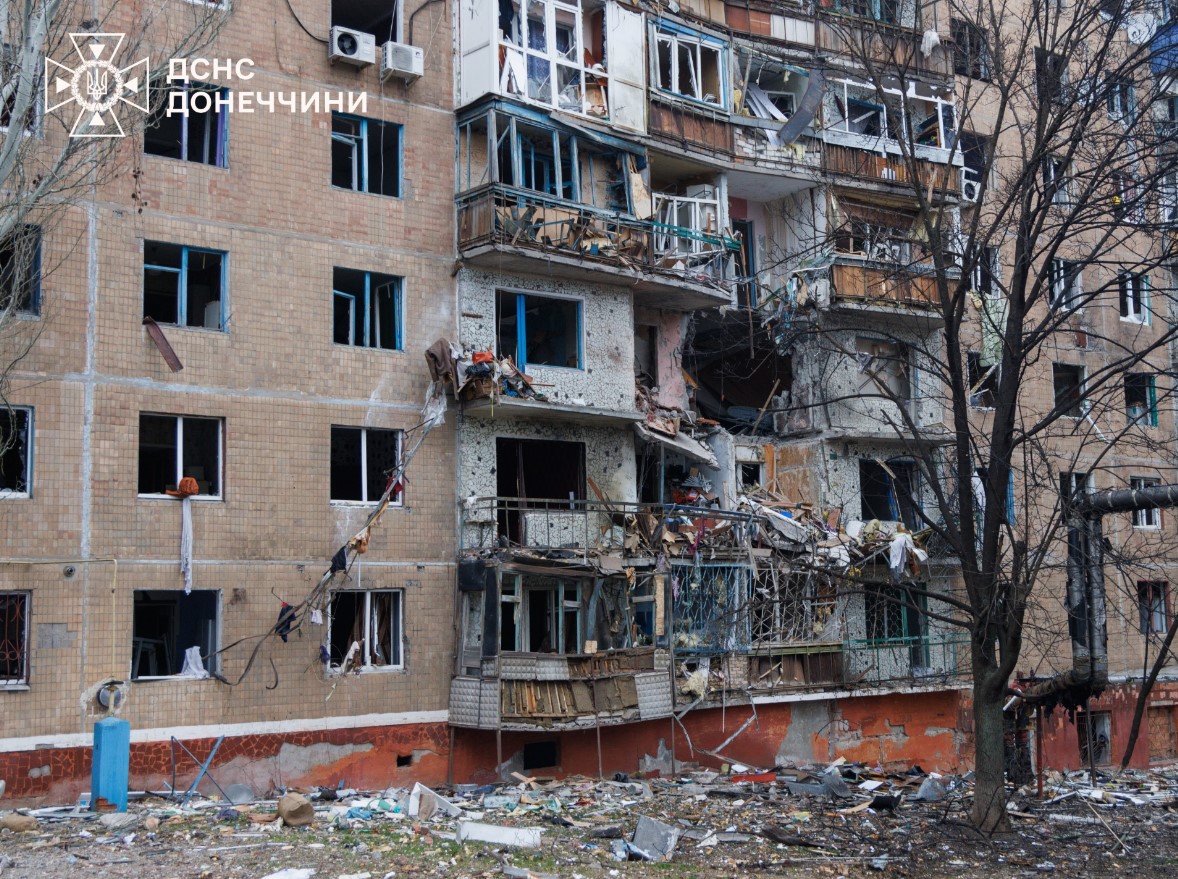 З-під завалів у Краматорську дістали тіло жінки, ще одну мешканку – врятували