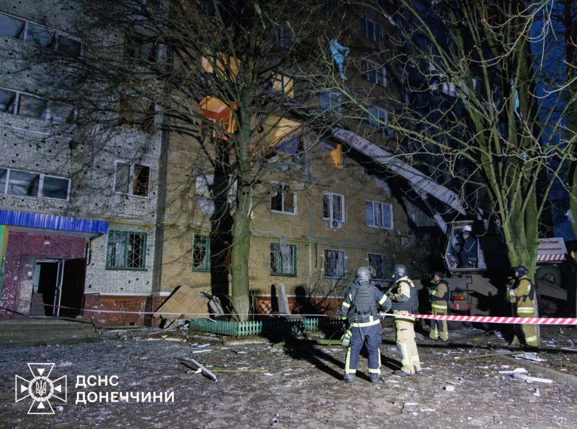 З-під завалів у Краматорську дістали тіло жінки, ще одну мешканку – врятували - фото 2