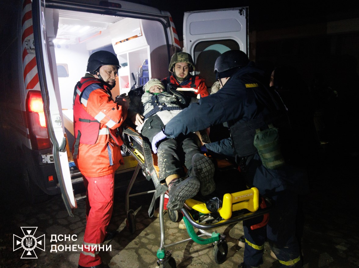 З-під завалів у Краматорську дістали тіло жінки, ще одну мешканку – врятували - фото 4