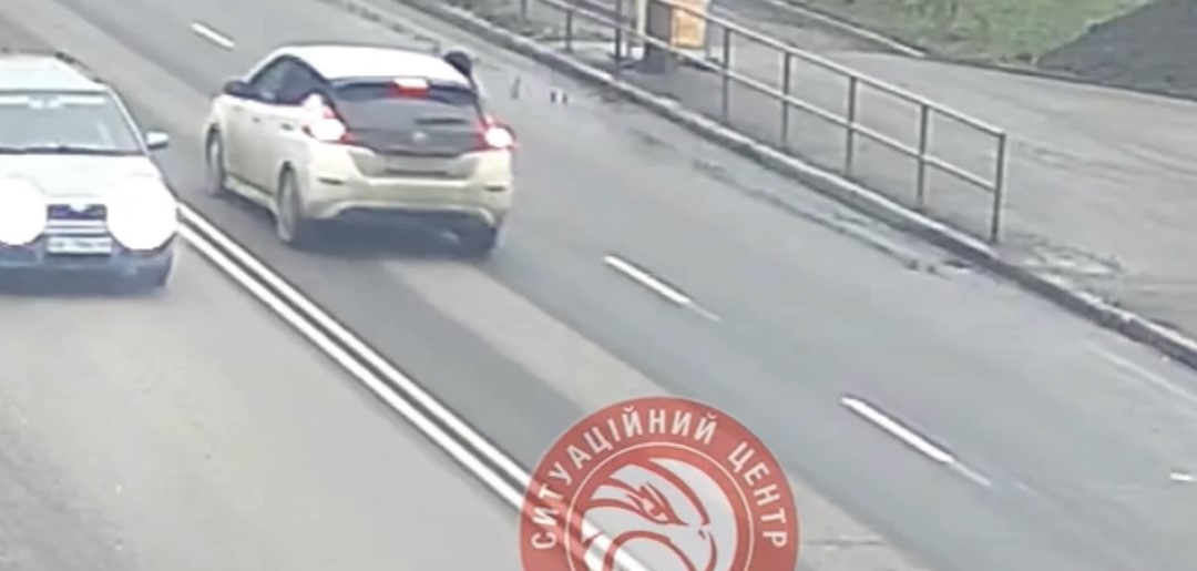 Біля вінницького ліцею Nissan збив підлітка, який перебігав дорогу - фото 2