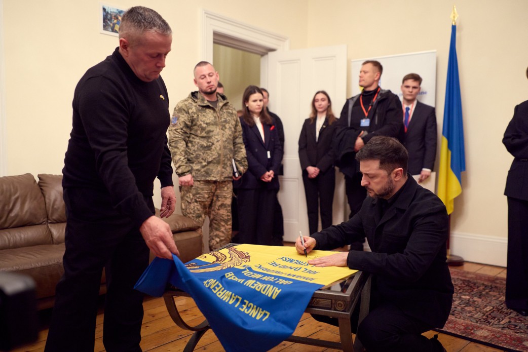 Зеленський передав нагороди рідним ірландських військовослужбовців, які віддали життя за Україну