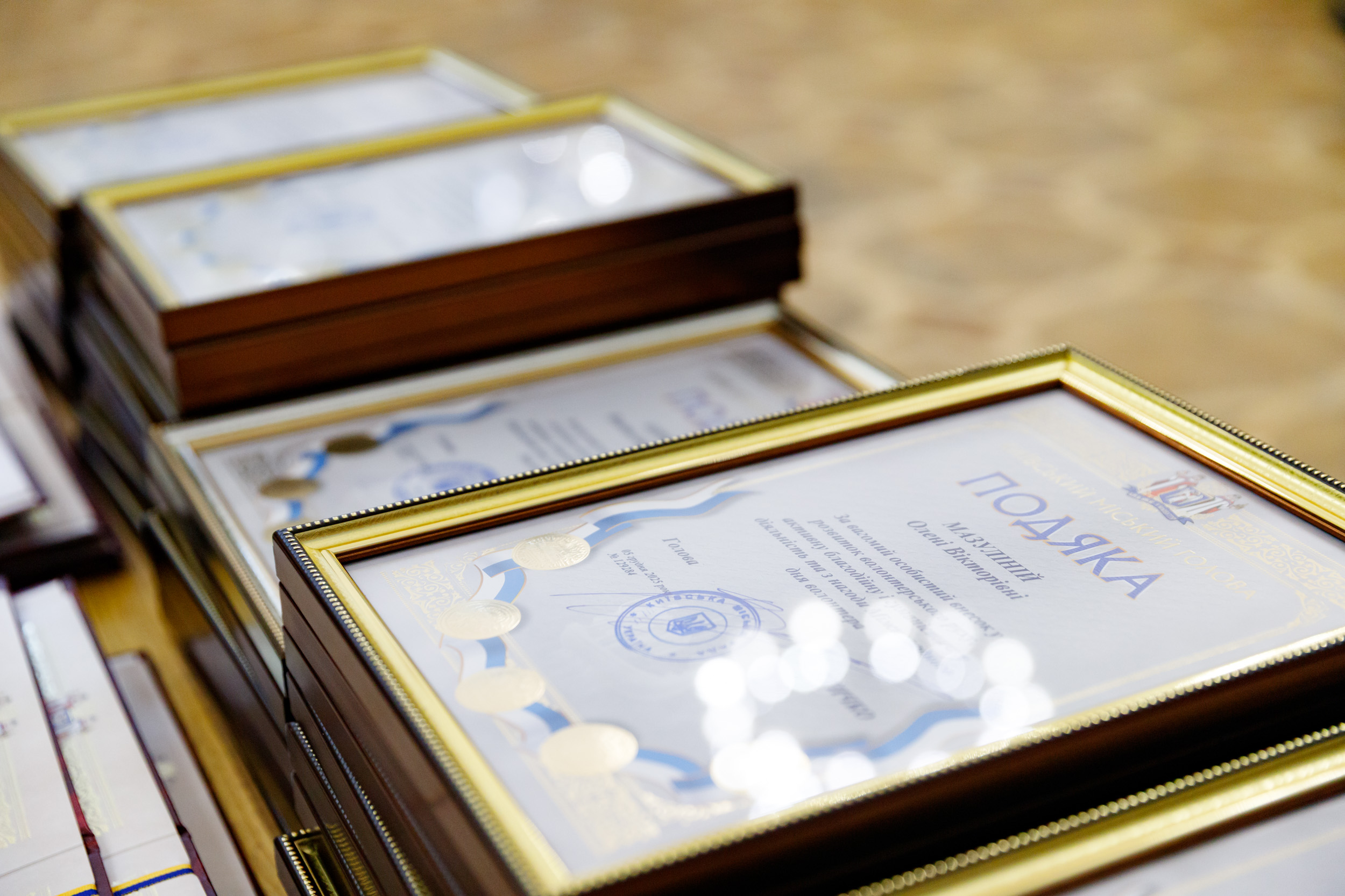 До Дня волонтера в Києві нагородили понад 80 активістів та благодійників