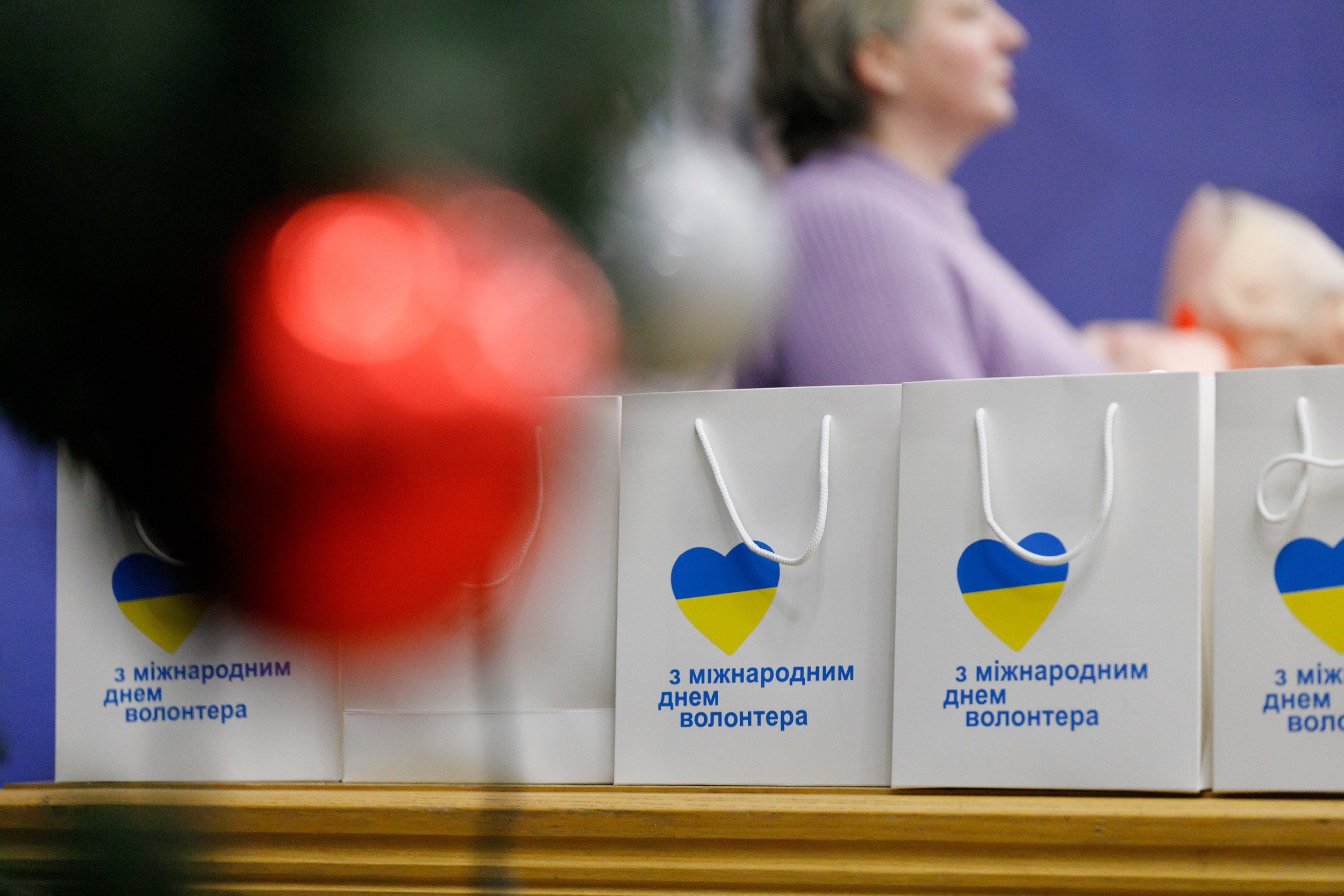 До Дня волонтера в Києві нагородили понад 80 активістів та благодійників - фото 3