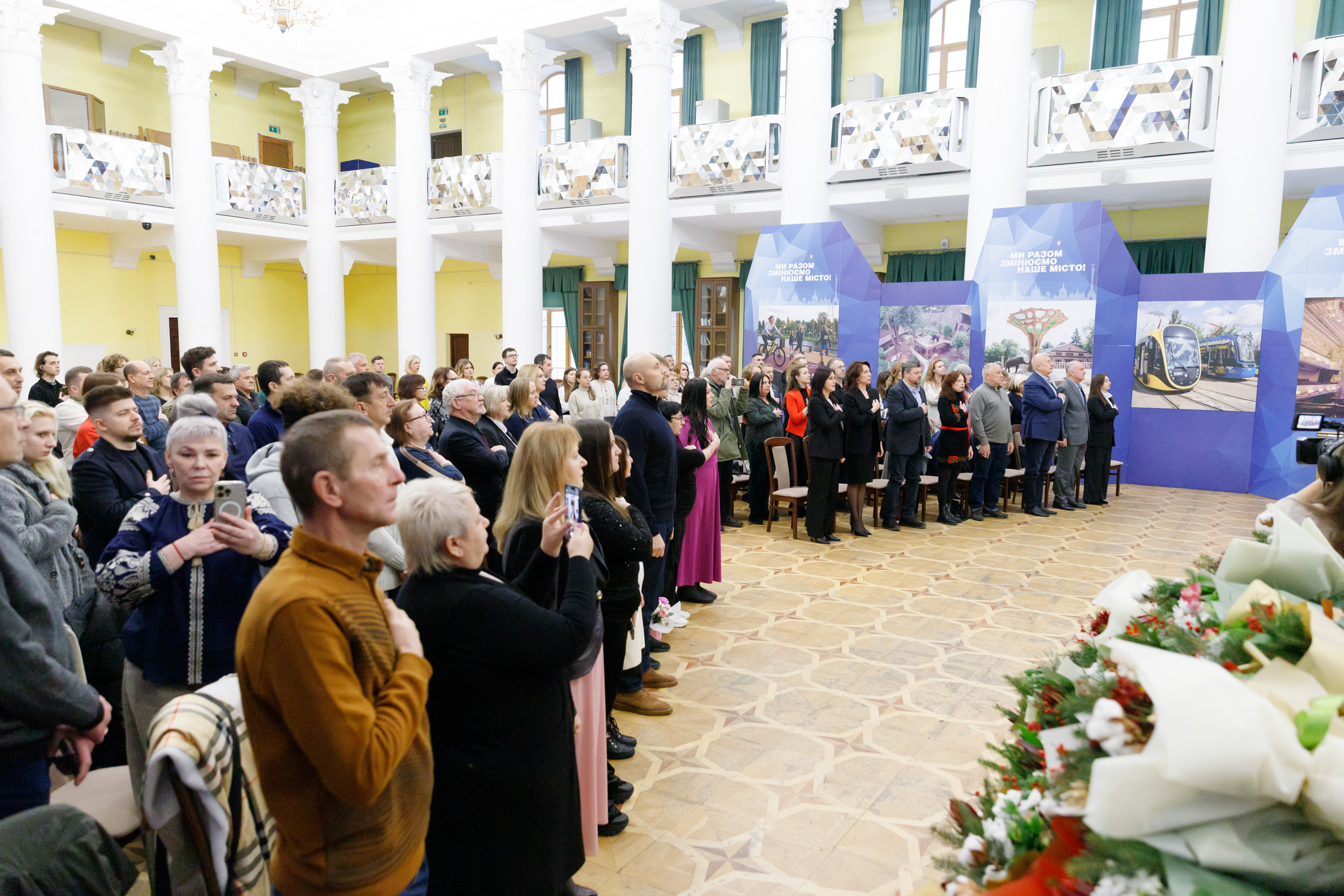 До Дня волонтера в Києві нагородили понад 80 активістів та благодійників