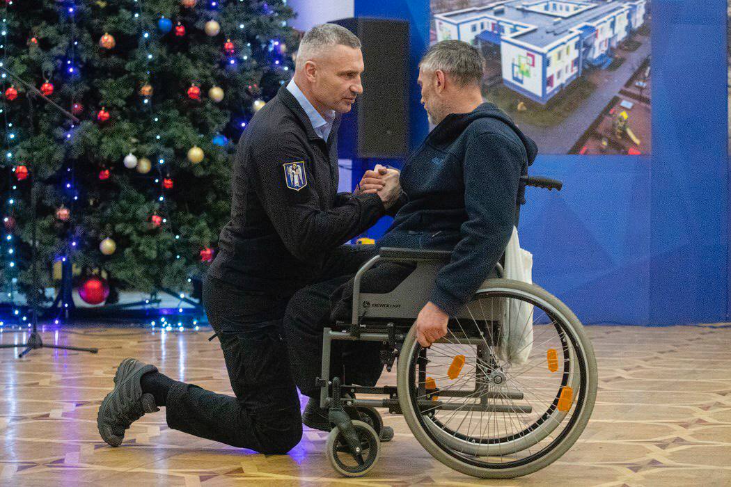 Захисникам у Києві вручили медалі від столиці