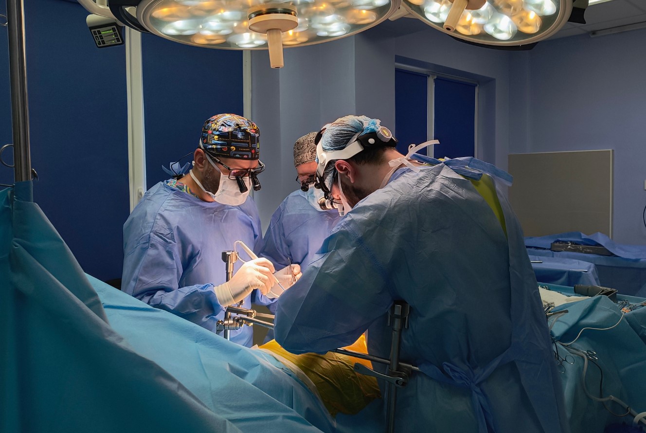 Нирка від тата, а печінка від мами: у Львові хлопчику провели подвійну родинну трансплантацію - фото 5