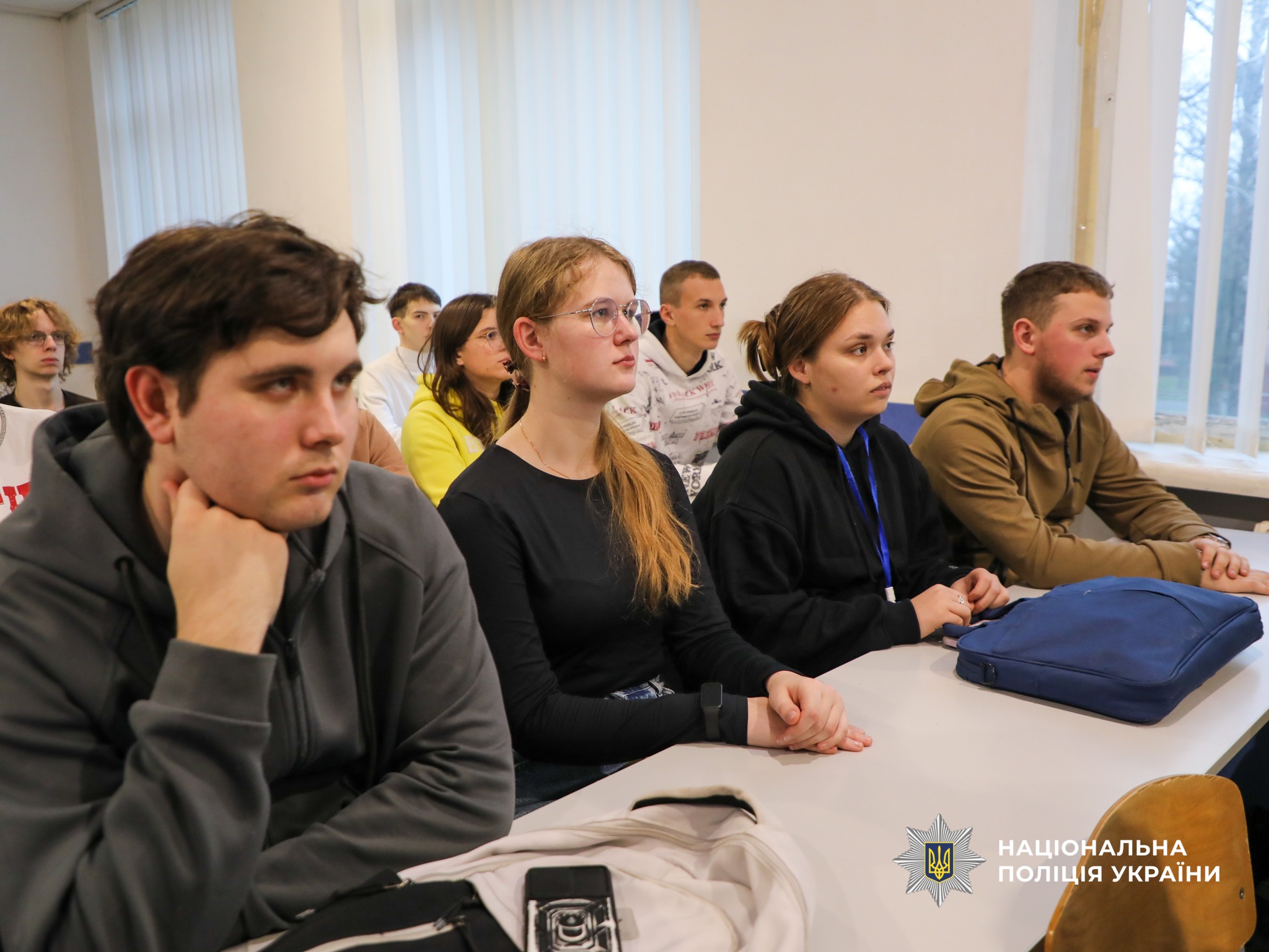 Черкаські спецпризначенці провели лекцію для студентів та показали як керувати дронами