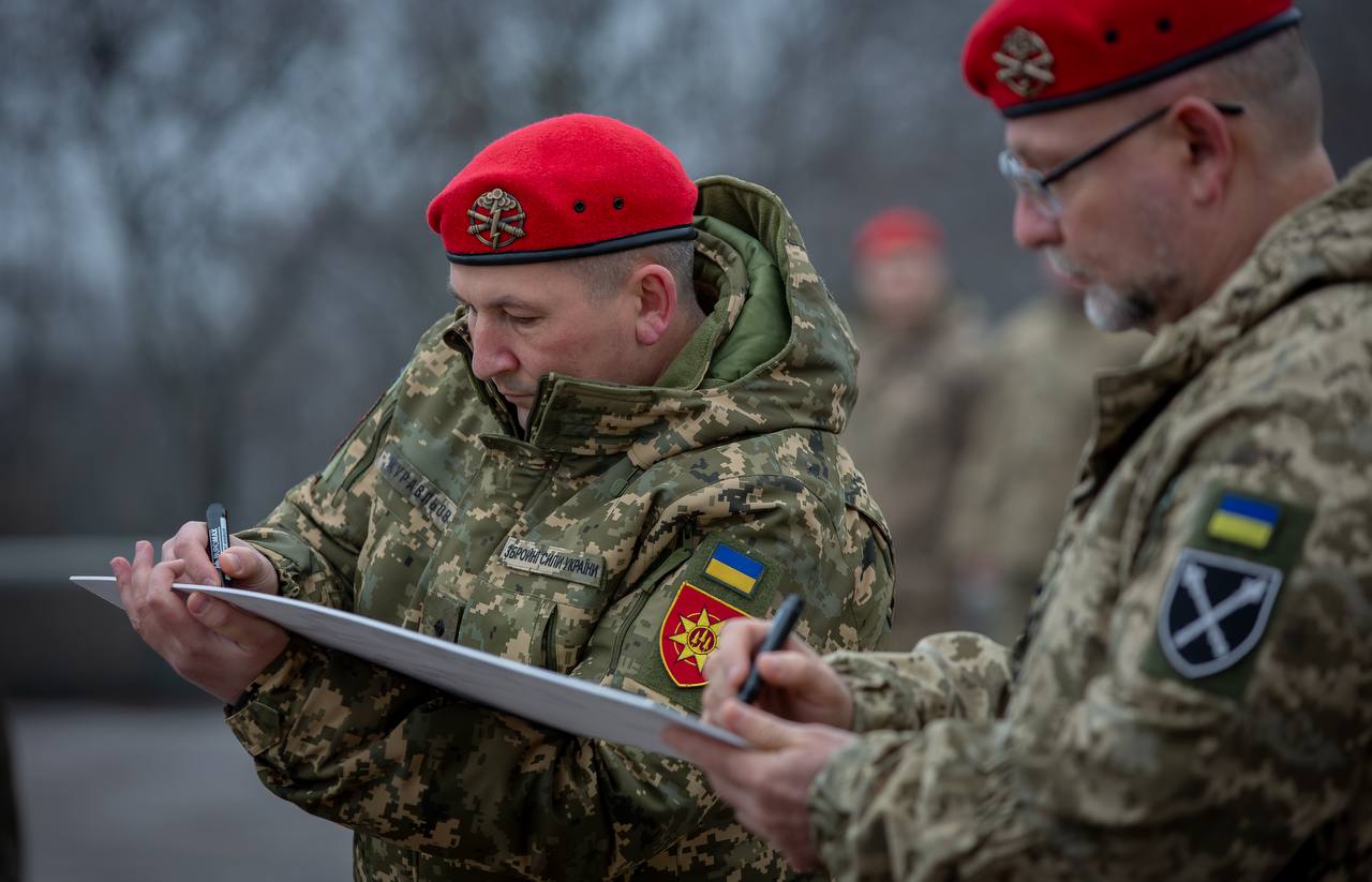 У Києві відкрили пам’ятний знак воїнам ракетних військ і артилерії