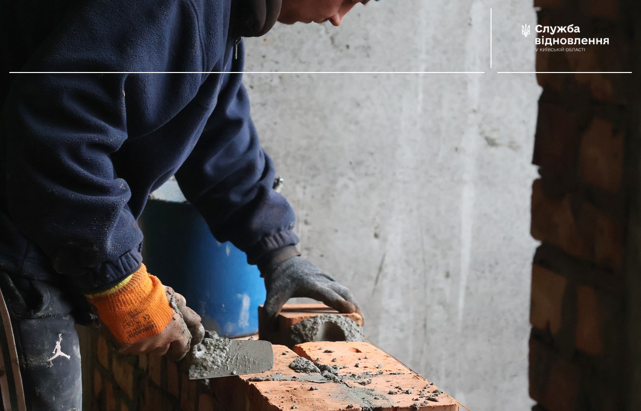 У Василькові відбудовують зруйнований будинок