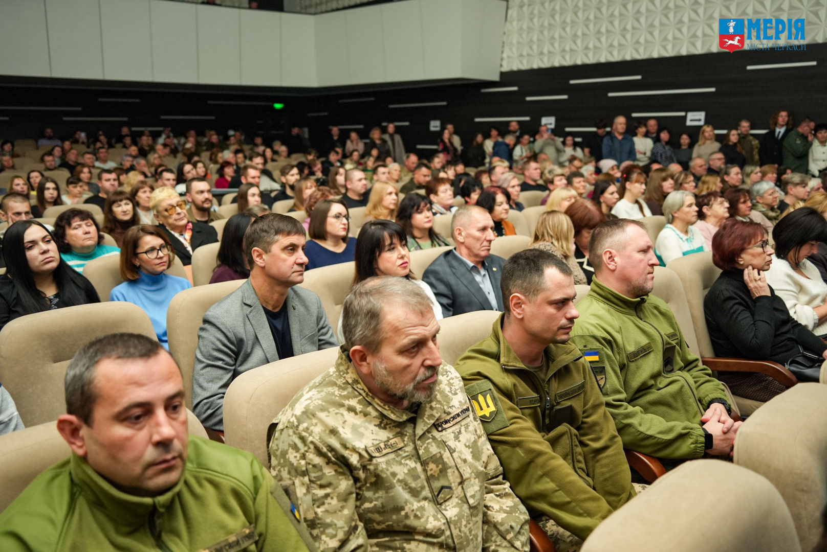 У Черкасах відбулися урочистості до Дня Збройних Сил України та Міжнародного дня волонтера - фото 4