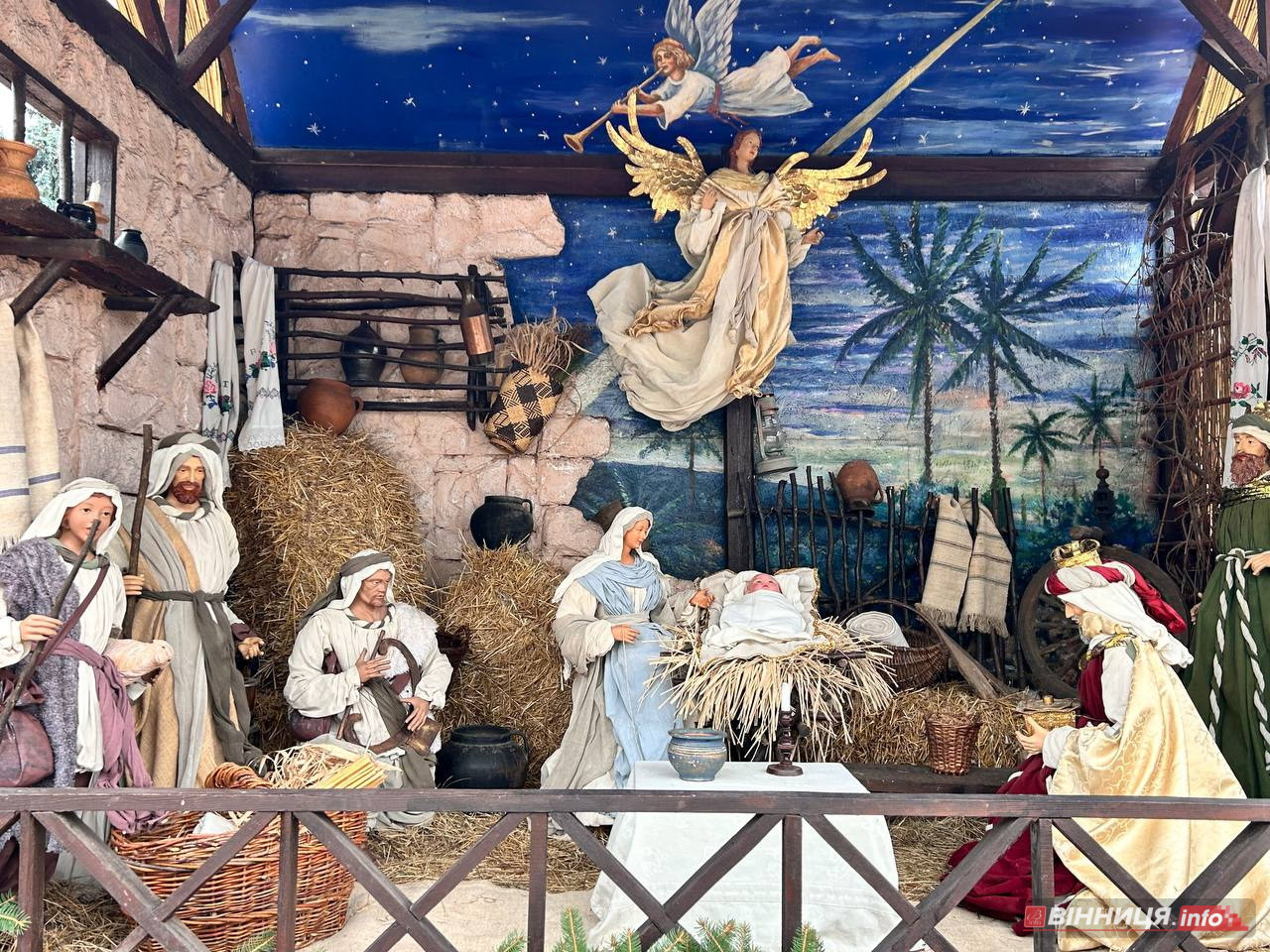 Різдвяний вертеп встановили у центрі Вінниці: фото - фото 6