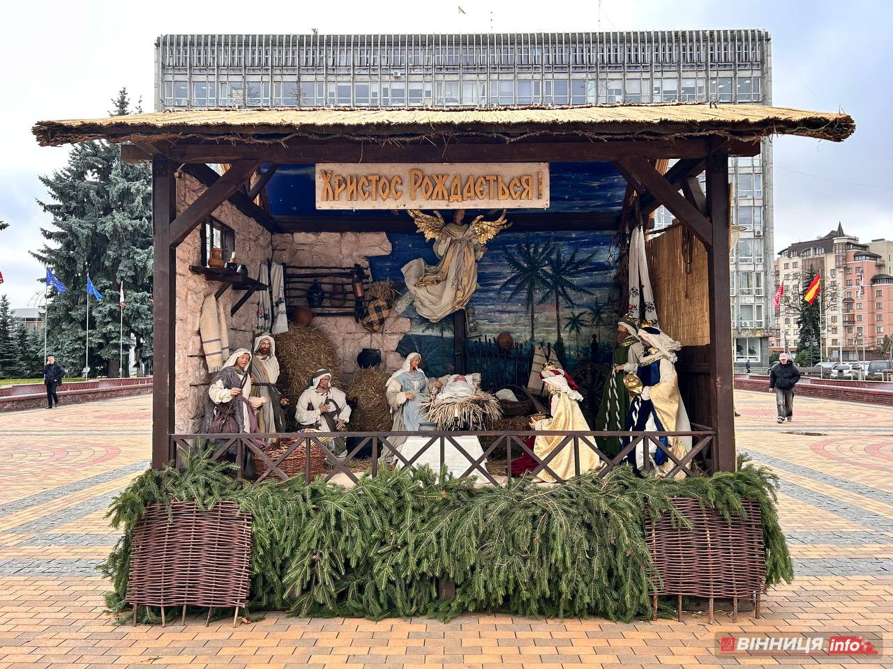 Різдвяний вертеп встановили у центрі Вінниці: фото - фото 11