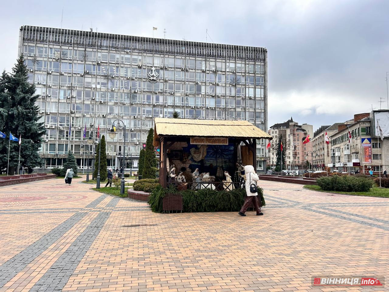 Різдвяний вертеп встановили у центрі Вінниці: фото - фото 13