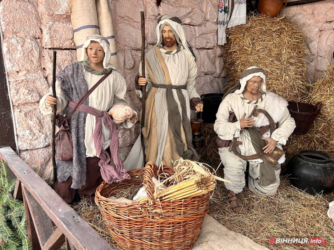 Різдвяний вертеп встановили у центрі Вінниці: фото - фото 3