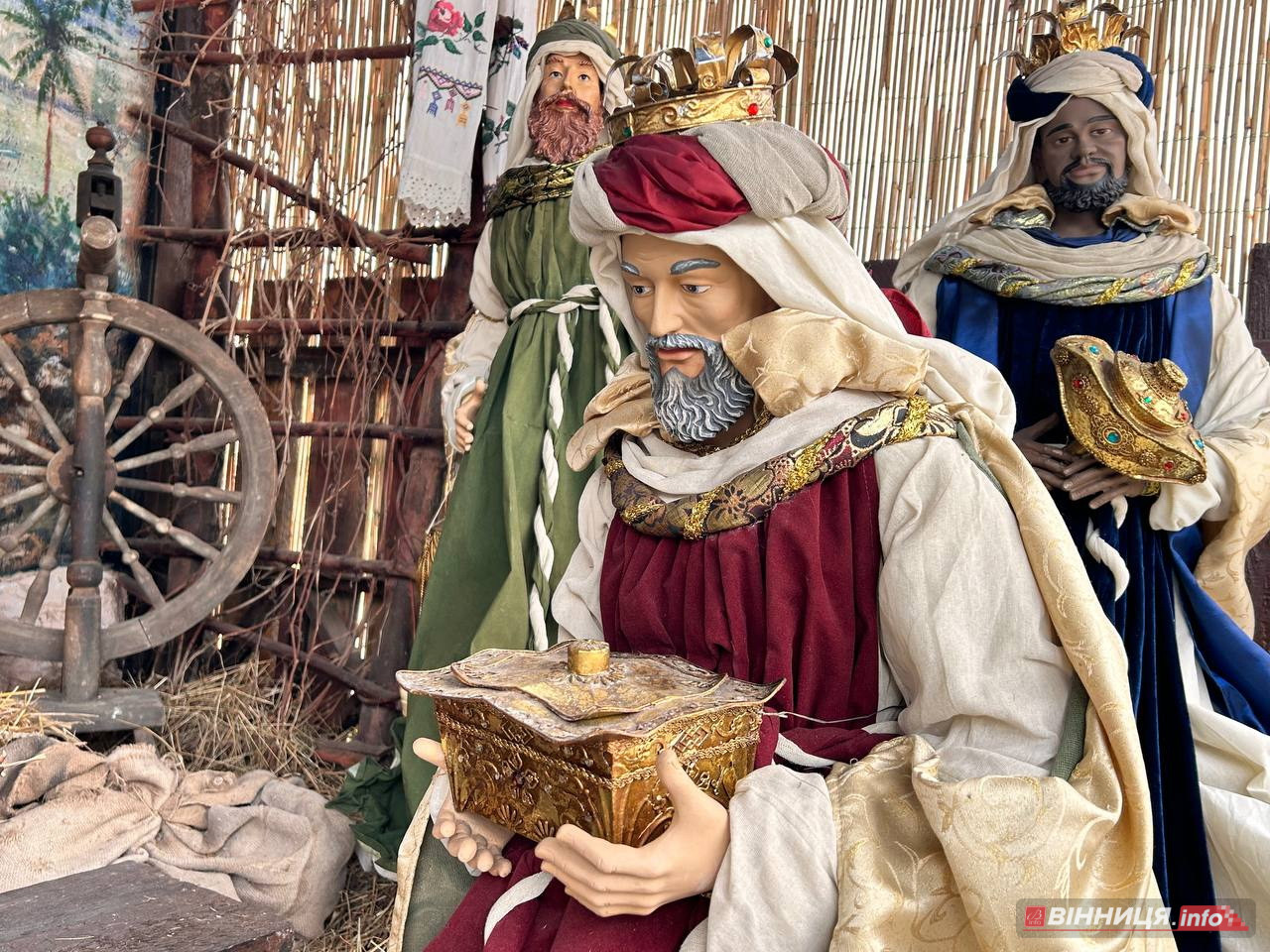 Різдвяний вертеп встановили у центрі Вінниці: фото - фото 4
