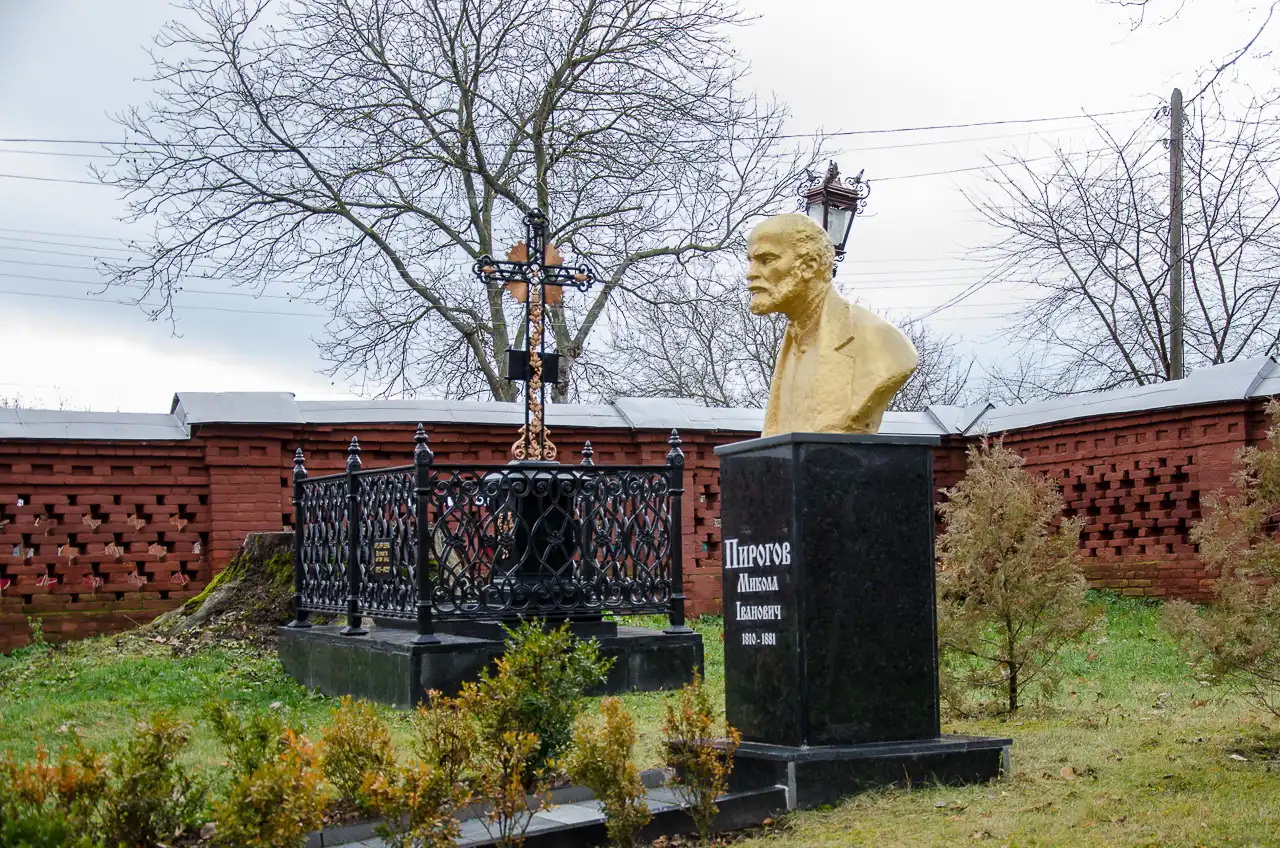 У храмі Вінниці на території Садиби Пирогова відбулась Божественна літургія - фото 22