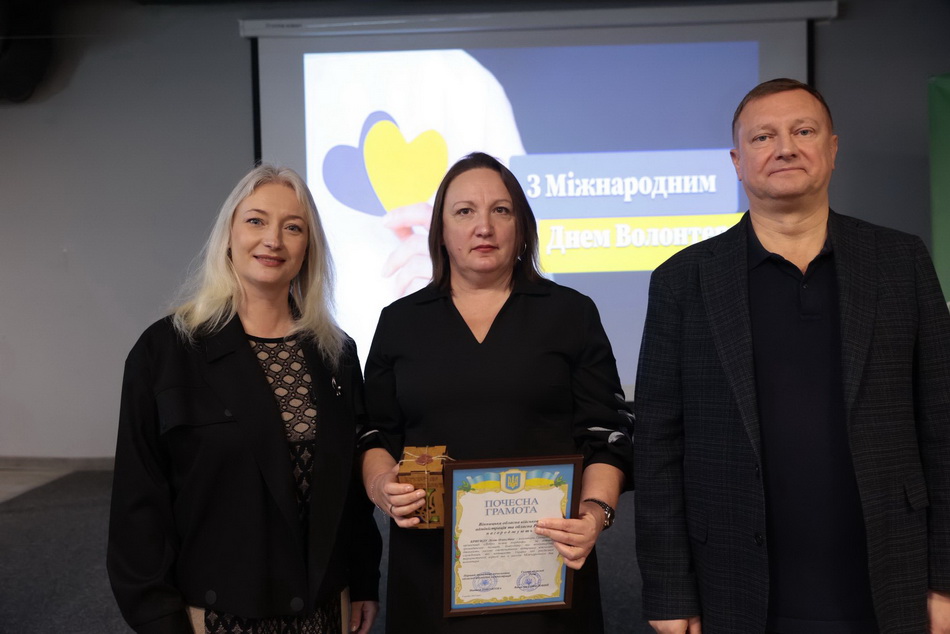 У Міжнародний день волонтера відзначили вінничан - фото 32