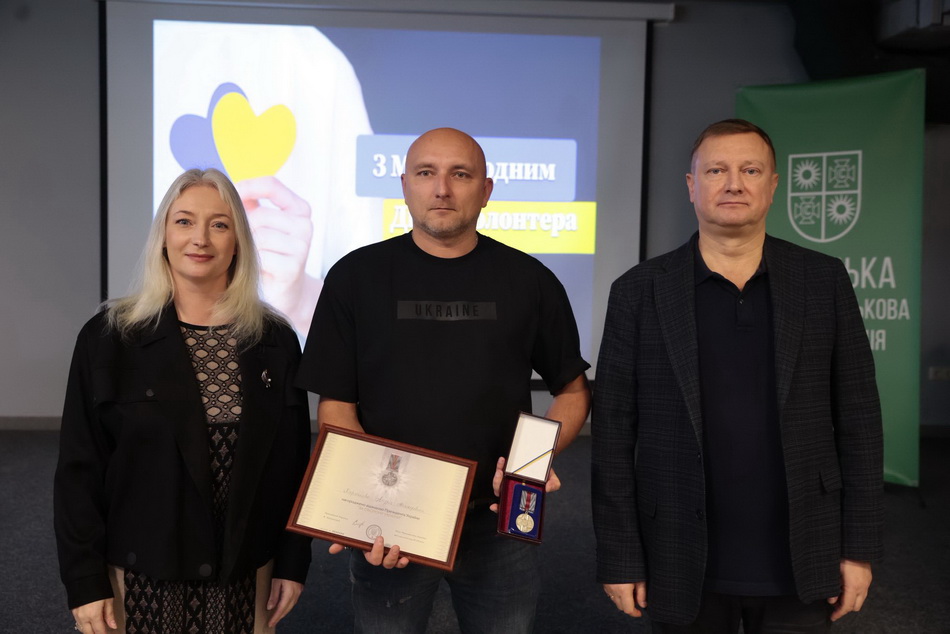 У Міжнародний день волонтера відзначили вінничан - фото 35