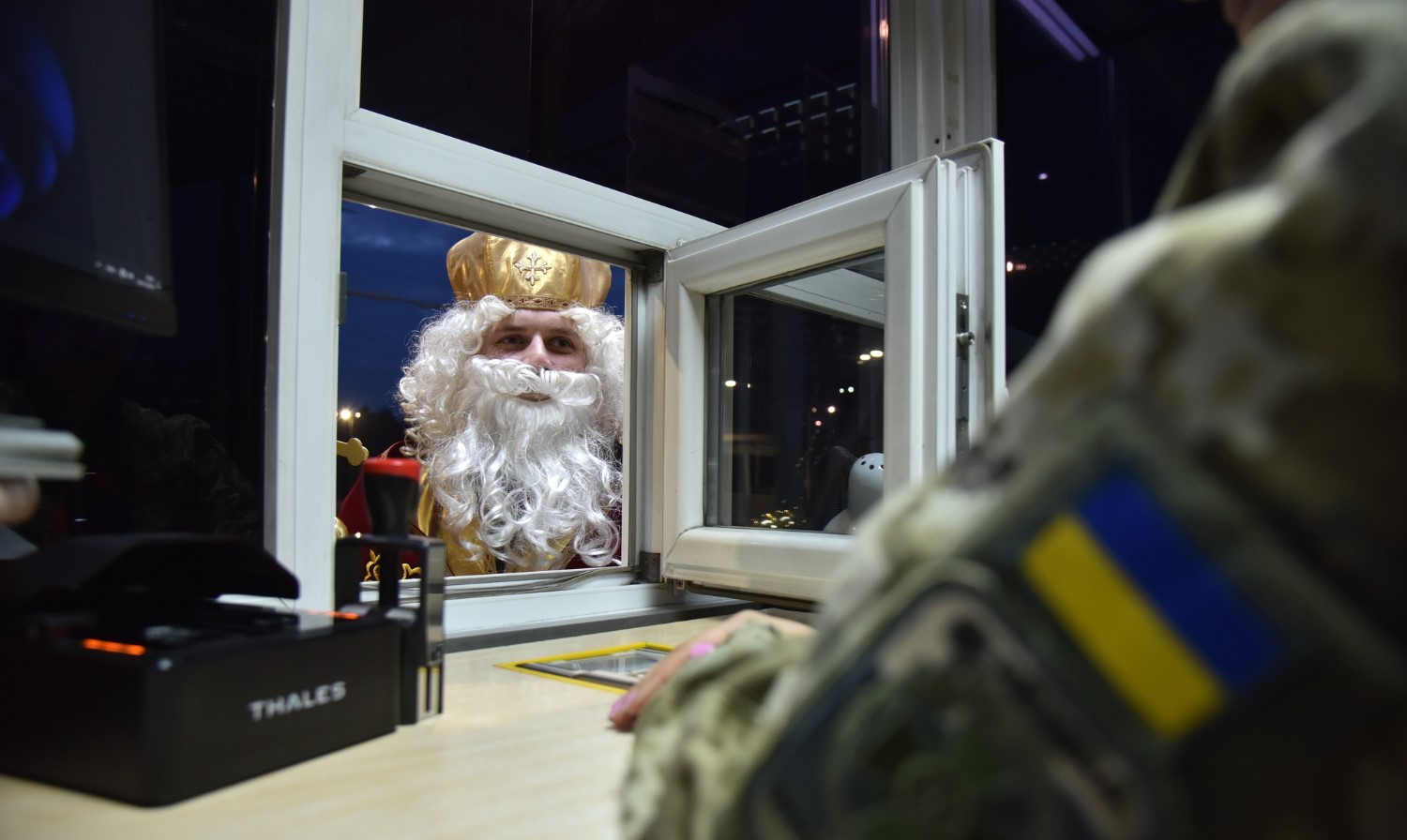 Святий Миколай вже прибув в Україну – прикордонники - фото 2