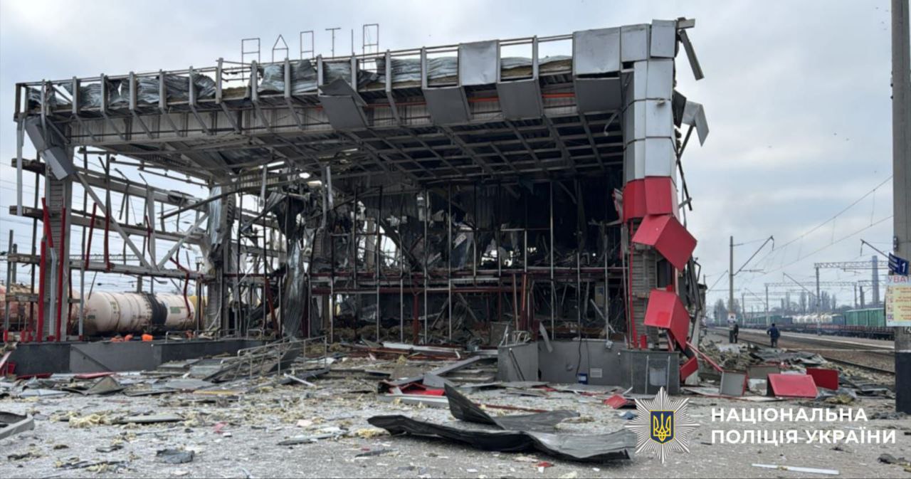 Поранено троє людей: правоохоронці Київщини фіксують наслідки ворожої атаки - фото 2