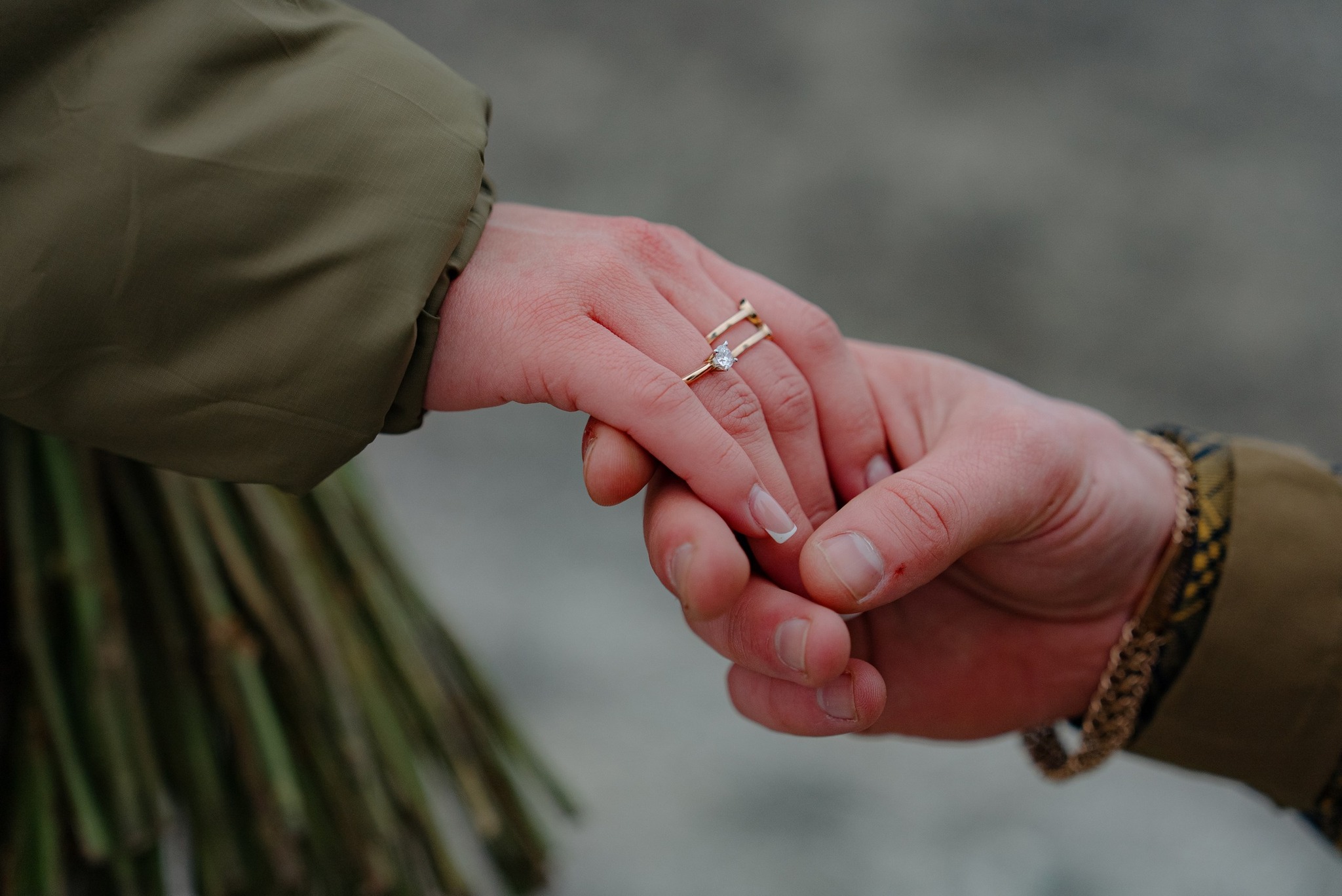 Військовий зробив пропозицію коханій на крейдяних горах Донбасу. Фото