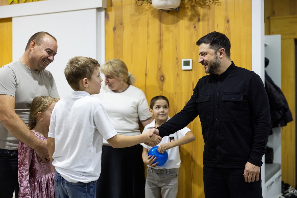 Президент і перша леді зустрілися з великою прийомною родиною на Київщині - фото 2