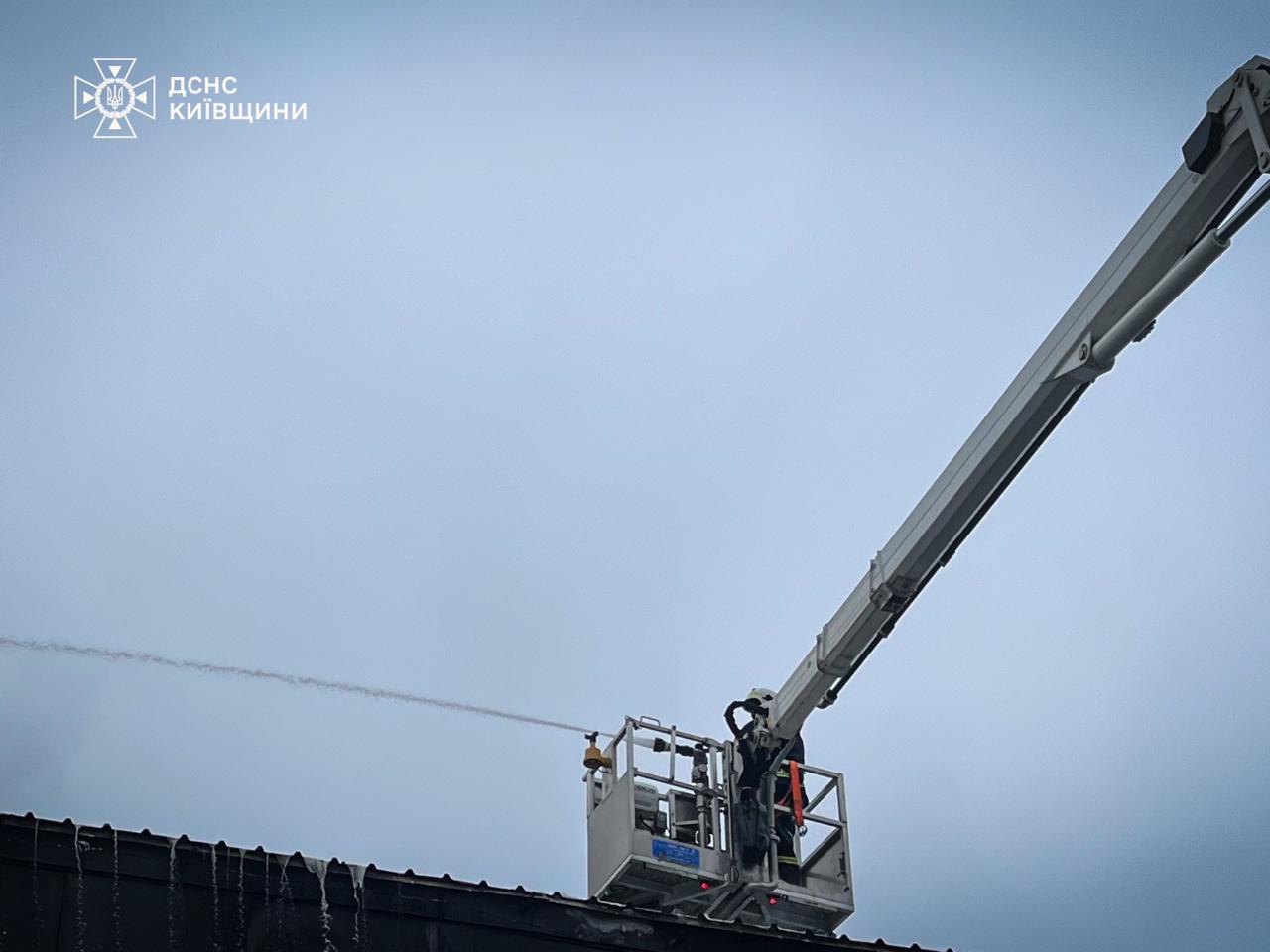 У трьох районах Київщини ліквідовано наслідки ворожого обстрілу - фото 4