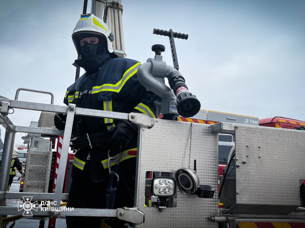 У трьох районах Київщини ліквідовано наслідки ворожого обстрілу - фото 5