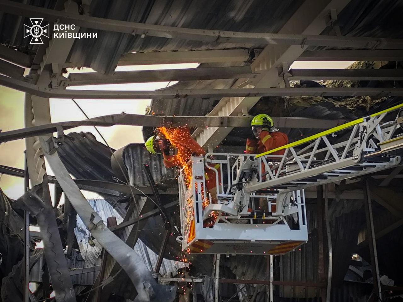 У трьох районах Київщини ліквідовано наслідки ворожого обстрілу - фото 2