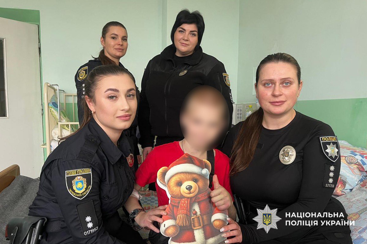 Поліцейські здійснили мрію хлопчика з Уманщини, який потрапив до лікарні через батьків