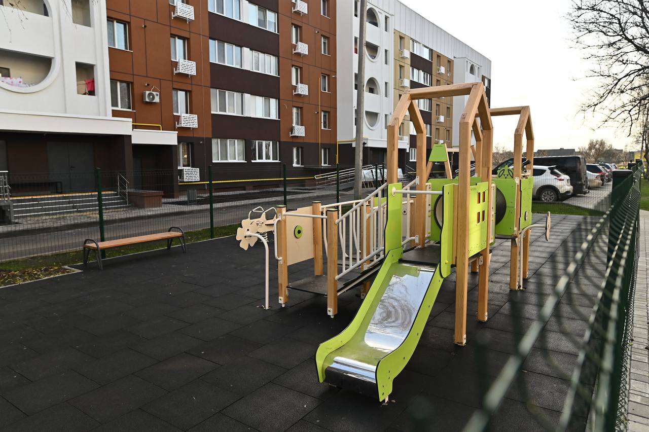 У Бородянці відновили ще шість багатоповерхівок - фото 3