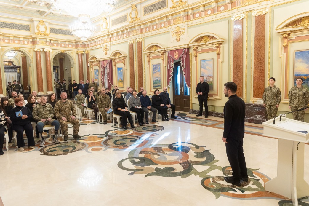 Сертифікат на квартиру вручили Герою України Андрію Сергієнку, який втратив обидві ноги