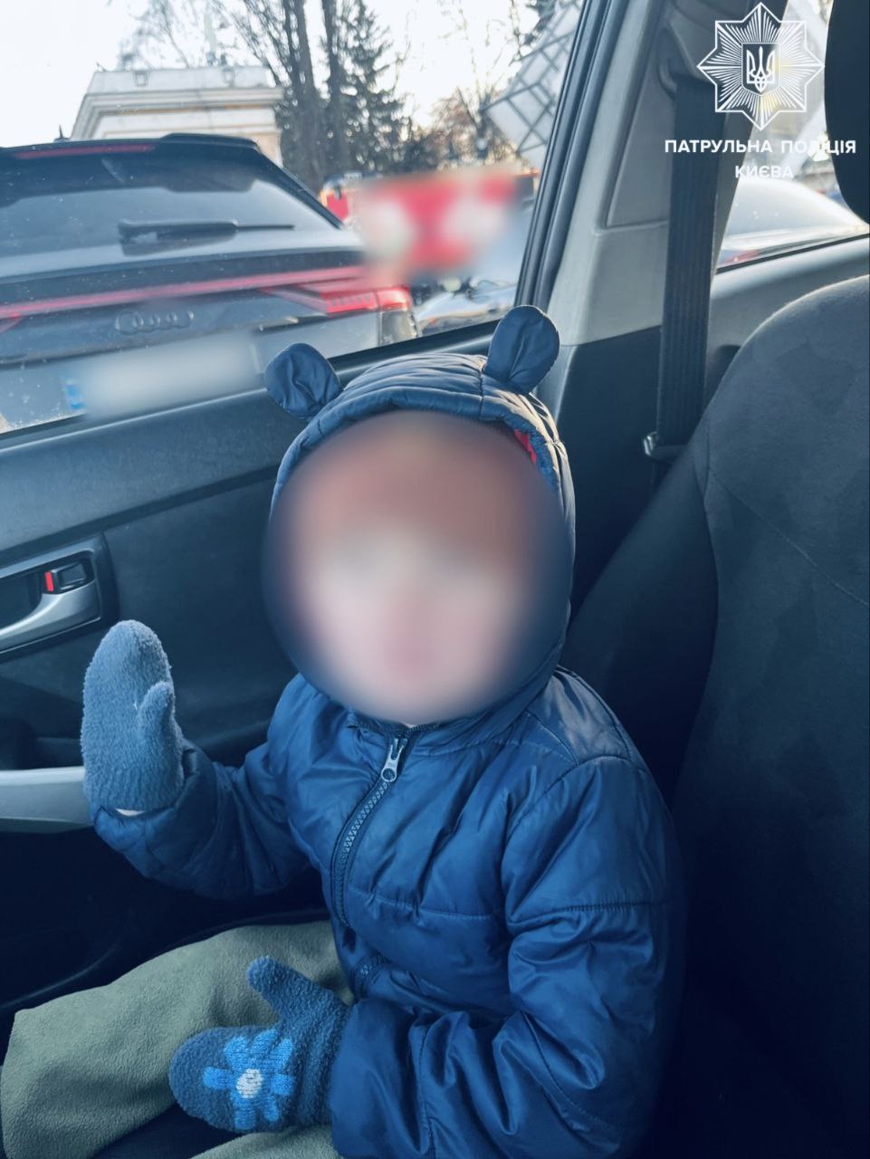 У Голосіївському парку патрульні знайшли 3-річного хлопчика та повернули  його батькам