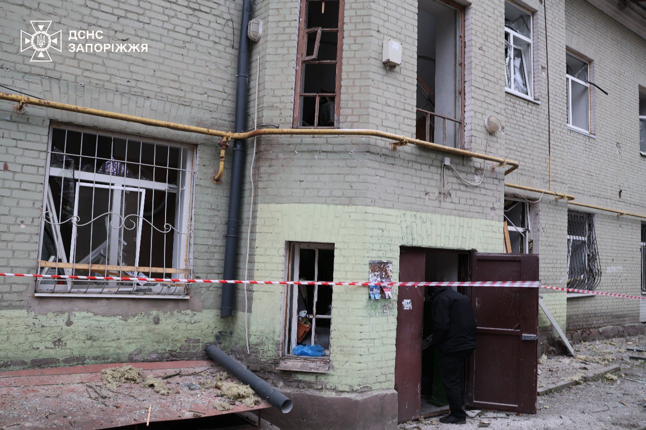 У Запоріжжі під час обстрілу постраждали 7 людей - фото 2