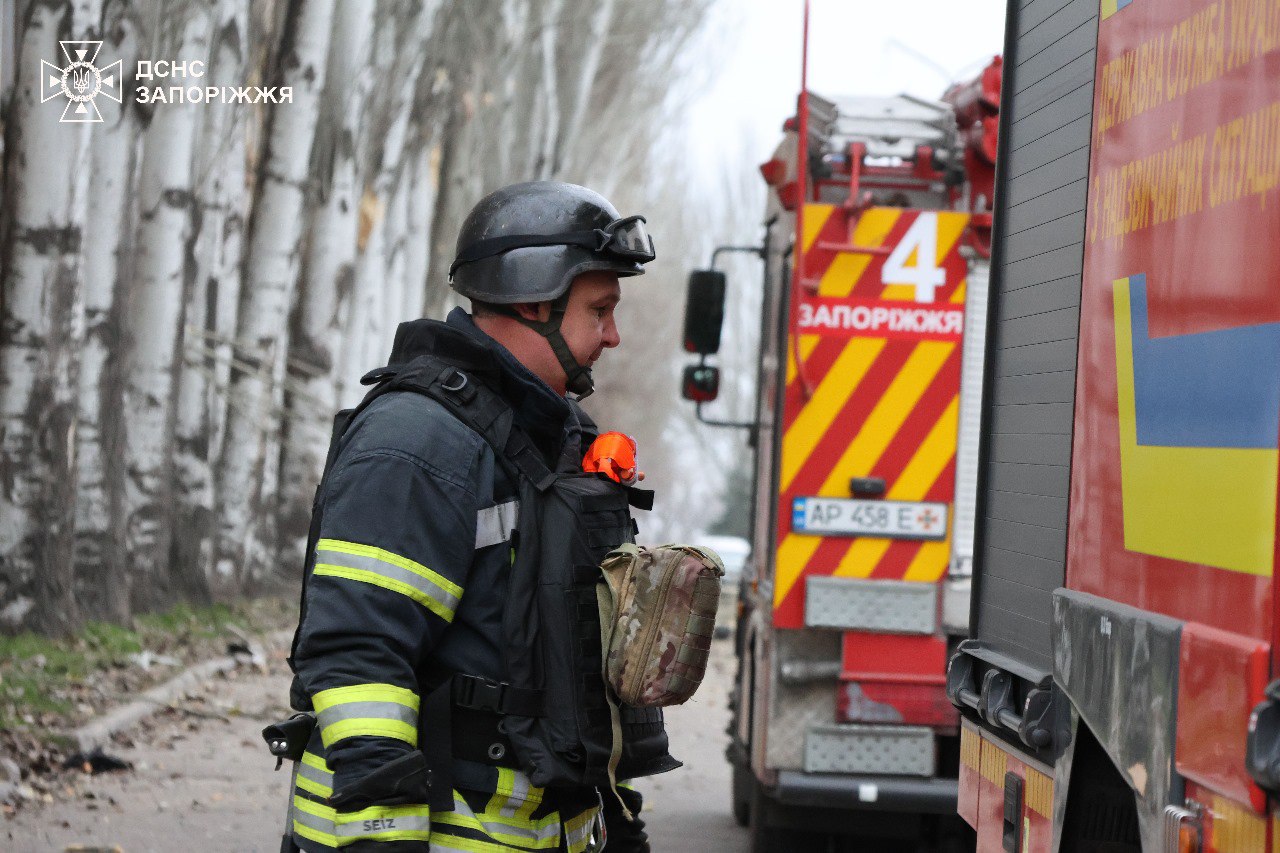 У Запоріжжі під час обстрілу постраждали 7 людей - фото 3